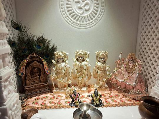 Navratri — nine-colour chunri & poshak set